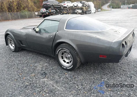 1981 Chevrolet Corvette z USA, uszkodzony, nr VIN 1G1AY8766B5103606